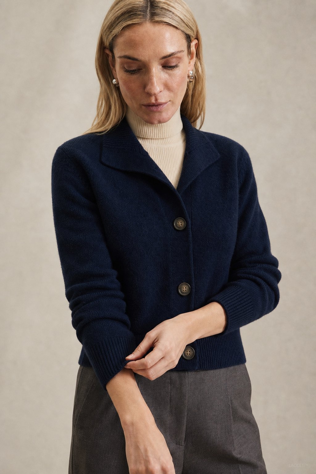 Lindsey Womens Cashmere Blend Cardigan with Statement Buttons in Navy
