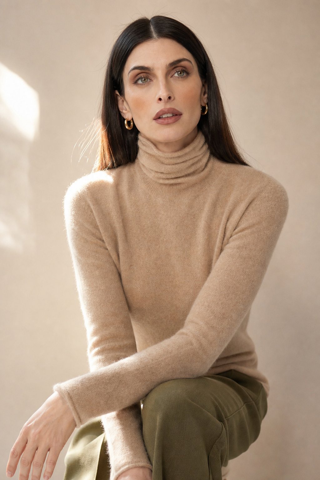 Victoria Womens Cashmere Blend Turtleneck Sweater, Slim Fit in Ivory