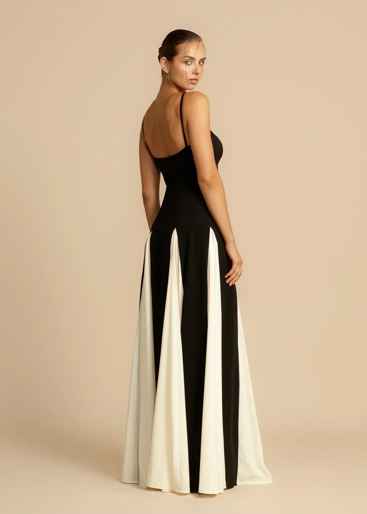 Oshrit™ | Elegant Maxi Dress with Contrasting Ruffles