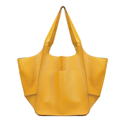 Ruth™ | Leather Bag with Timeless Charm