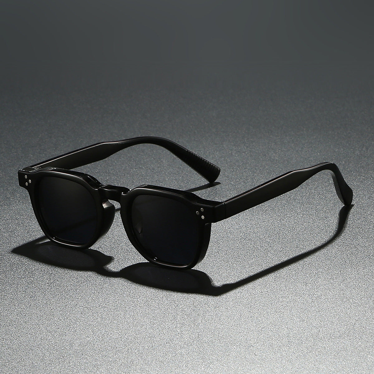 UrbanBox™ – Polarized Square Fashion Sunglasses